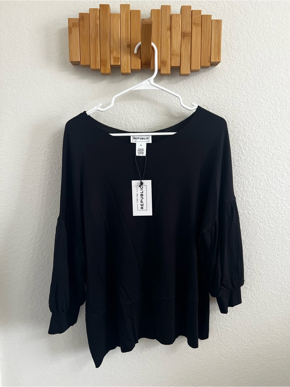For The Republic Black Women's Balloon Sleeve Top